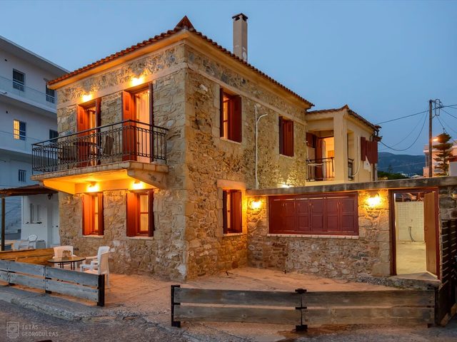 Waveside Sanctuary - Luxurious Seastone Villa