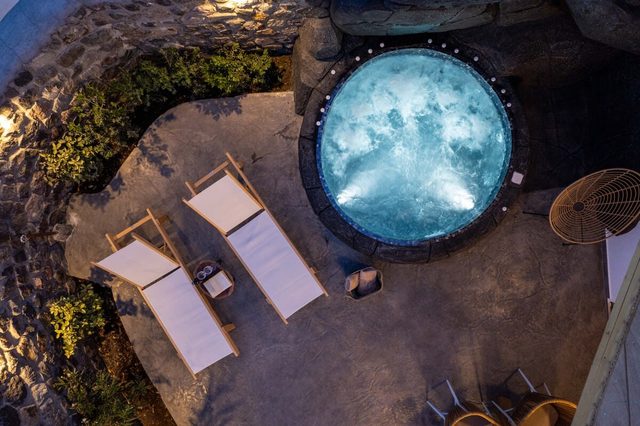 Beachfront Villa w/ Hot Tub & Free Parking — Santorini, South Aegean