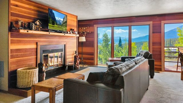 Tranquil 2BR: Near Trails & Free Shuttle