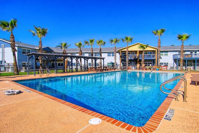 Captains Quarters- Large Pool | Boardwalk to Beach