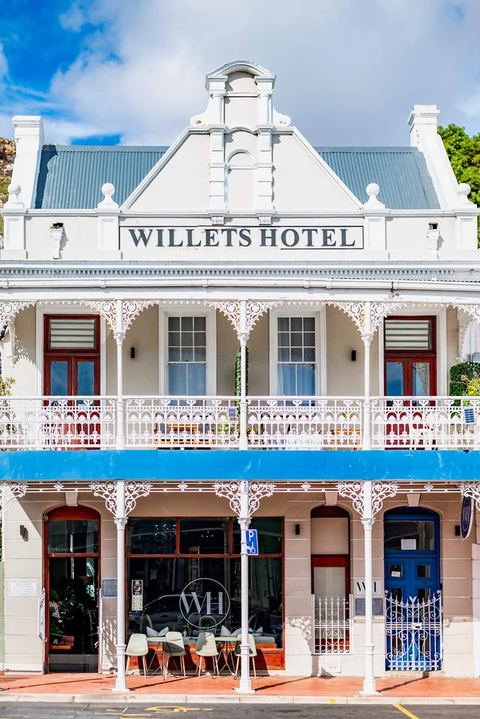 Boutique Hotel Attic Retreat in Coastal Navy Town