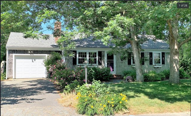 1 Mile to Nauset Beach! Family and Dog Friendly!