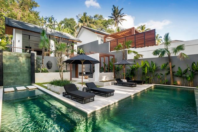 Villa Moon: 3BR Oasis with Infinity Pool in Ubud