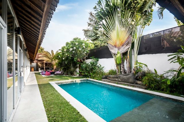 Baik Baik 6BR Villa - 15 min walk Double Six Beach