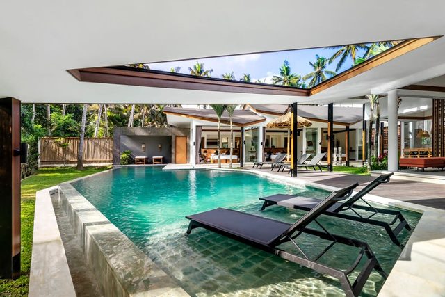Crazy Roof: 5BR Family Villa w/Infinity Pool & Spa