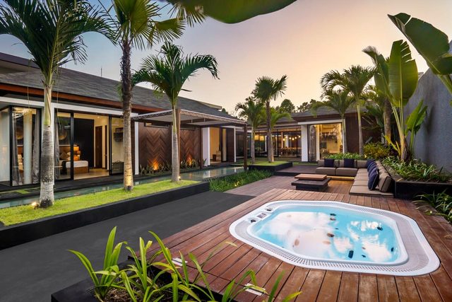 Villa Jacuzzi : 5BR w/Infinity Pool, Jacuzzi & Gym