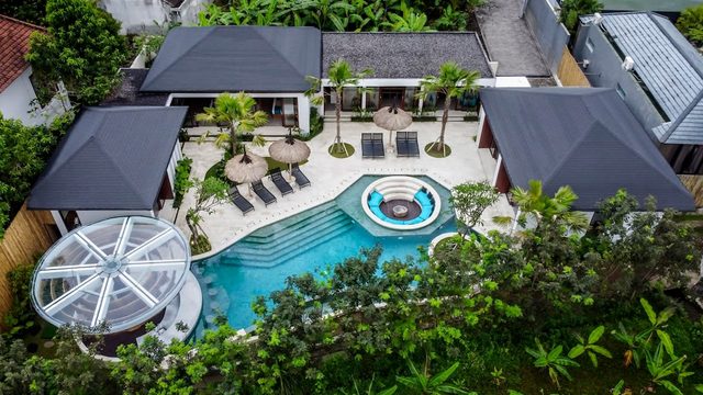 Pool Bar 5BR Infinity Pool Villa in Ubud