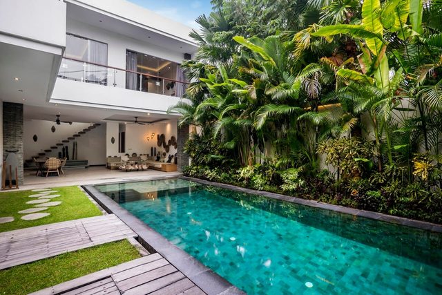 Ara 4BR Pool Villa 4 Min Seminyak Beach w/ Bathtub