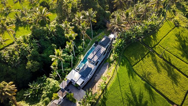 Solis 2BR Romantic Hideaway w/ Gym & Nature View