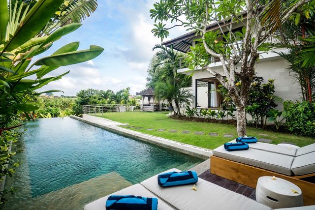 Spacious 6BR Canggu Villa: Pool, Rice Field Views