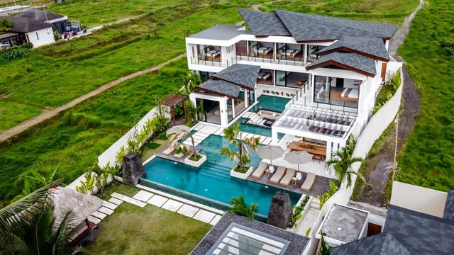 Baia 6BR Villa with Green Land View in Ubud