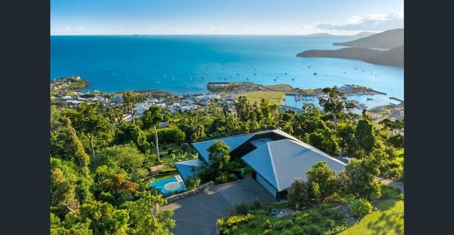 Luxury Airlie Beach Home with Panoramic Ocean Views