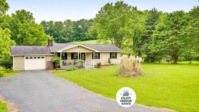 Country Lane Cottage, Privacy & Quiet Neighborhood