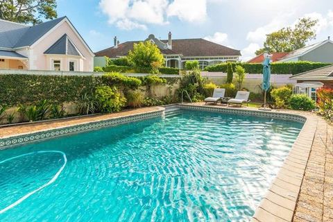 Red Cottage Home Pool Leafy Suburb Inverter BackUp
