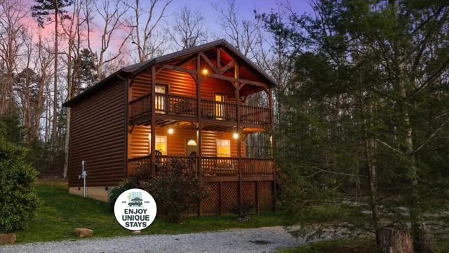 Sweet Seclusion at Cabins in the Clouds!