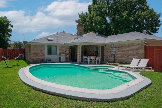 Vibrant Spacious Home w/ Private Pool and Jacuzzi