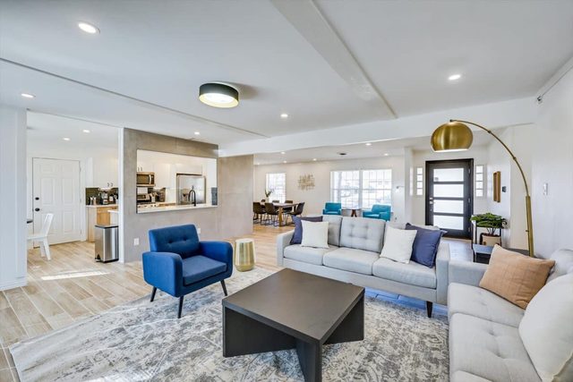 Stunning Dallas Home w Beautiful Yard, Big Groups