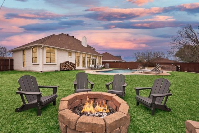 Southern Living At Its Best-Pool, BBQ