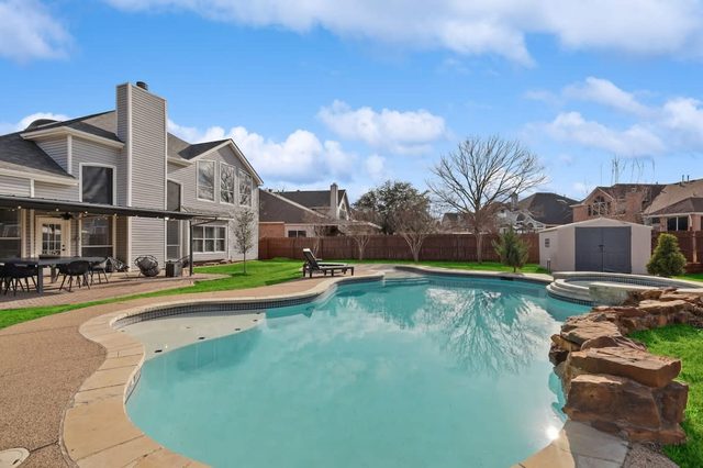 Stylish, Spacious, Convenient - 6-BD/2.5-BA + Pool
