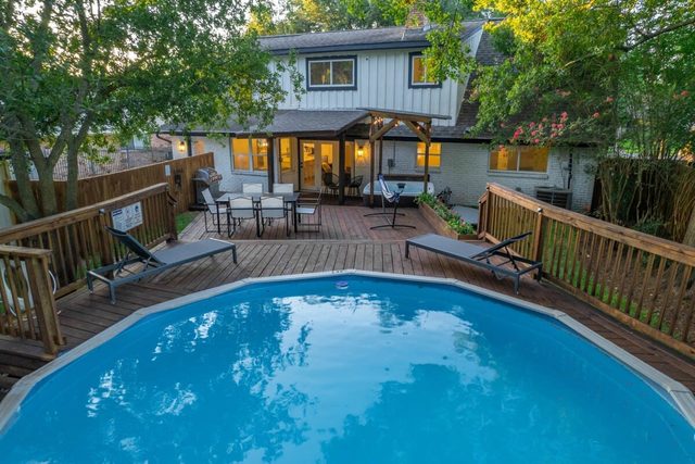 Stunning Modern Dream Home w Pool, Grill, Foosball