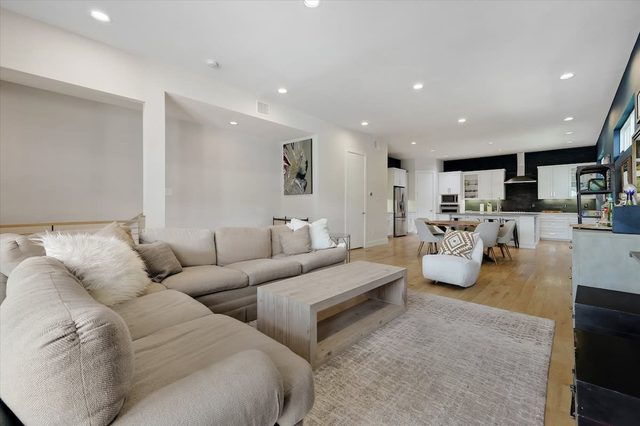 Modern Luxury Townhouse | Uptown & Attractions