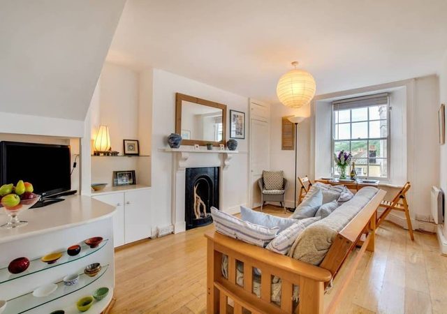 Sundance Cottage, Central Fowey with Sea Views!