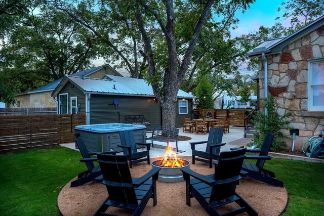 The Rock Haus - Hot Tub & Fire Pit