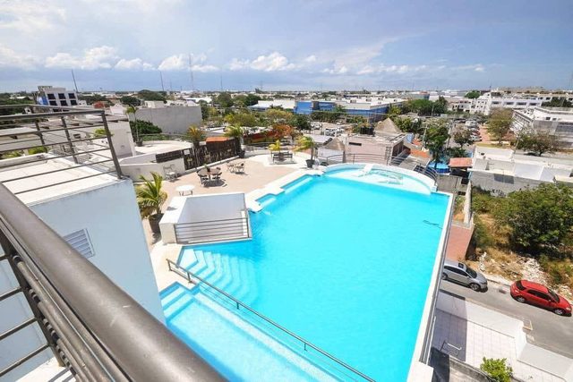 Rooftop Pool & Balcony, Walk to Beach & 5th Avenue
