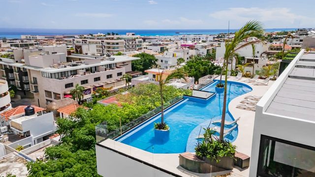 Rooftop Infinity Pool & Gym Condo Near 5th Ave