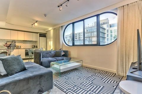 Tuynhuys 1 Bedroom apartment 302 in Keerom Street — Cape Town, Western Cape