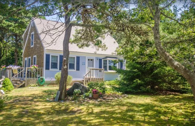 Centrally Located, Spacious 3 Bedroom!