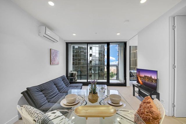A Cozy CBD Apt Near Melbourne Central, City Views