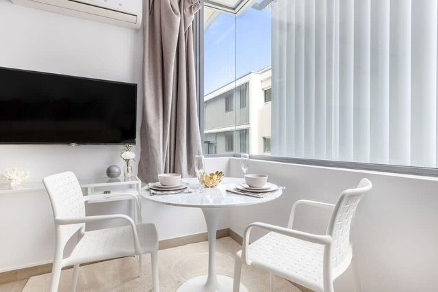 Bright & Breezy Studio, Steps from Bondi Beach