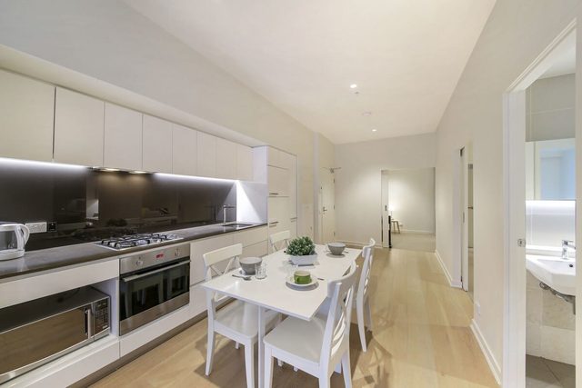 Spacious 3BR Apt for 8 Near Queen Victoria Market
