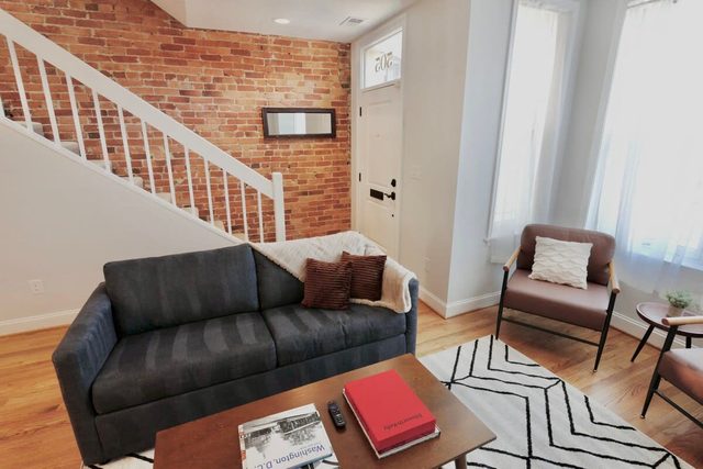 Penn & Ten- Spacious Capitol Hill Rowhouse — Washington, DC