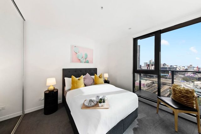 A Modern & Spacious 2BR Apt, City Views, Southbank