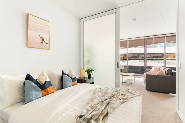 Stylish & Modern 2BR Apt Near Victoria Market