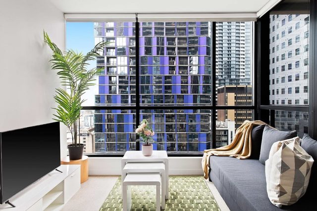 Modern 2BR Apt Next to Victoria Market, City Views