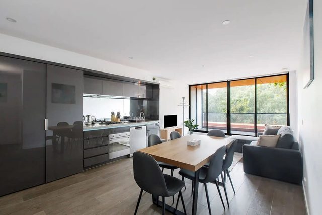 A 3BR Apt Next to Melbourne Zoo, FREE Parking