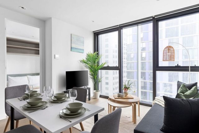 Cozy 2BR Apt Near Melbourne Central & QV Market