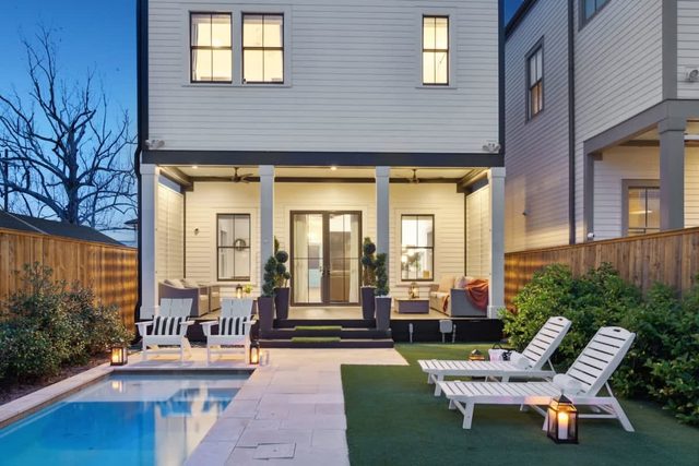 Deluxe Modern Home, Heated Pool & Game Room