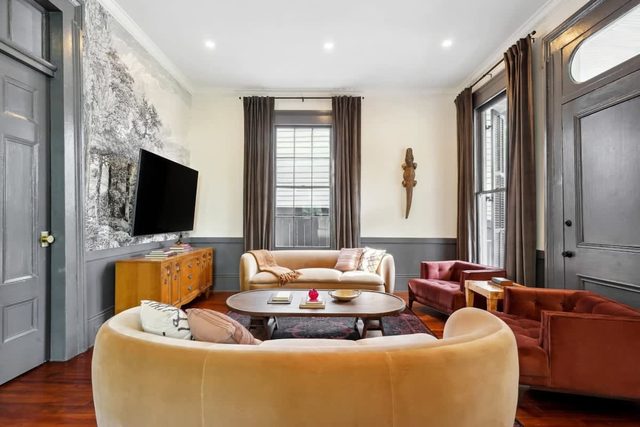 5 Bedroom Designer Home on Magazine, Pool & Spa