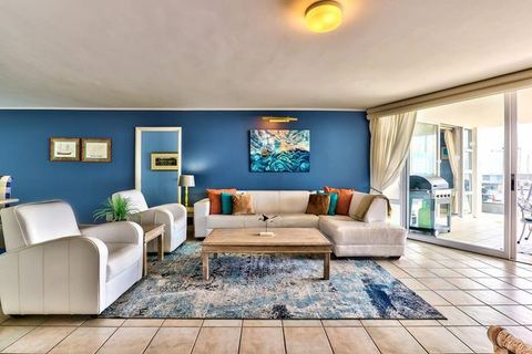 Elegant dock side Family home
