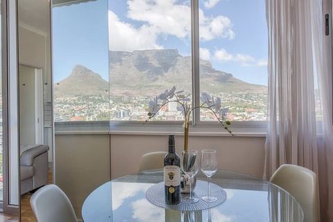 Table Mountain views, Two Bed Apartment!