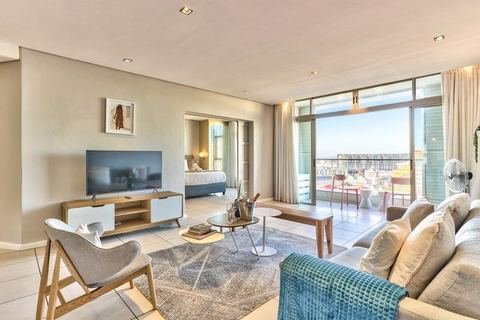 Stylish Gem in the ♥ of Cape Town. V&A on your doorstep w/ parking & ♿ Accessibility Throughout