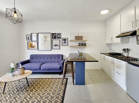 Cosy Sea Point Apt w/ Pool.5 minutes to Promenade.