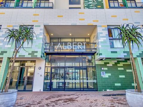 Couples 2 bedded in artistic Woodstock +fast Wi-FI — Cape Town, Western Cape