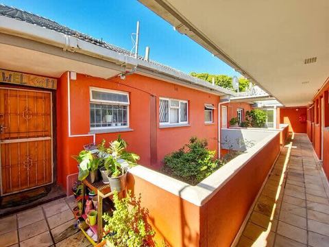 Prominade Apt in Sea point long term