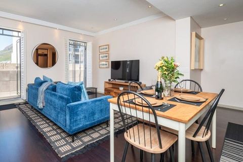 Apartment with picturesque views of Table Mountain