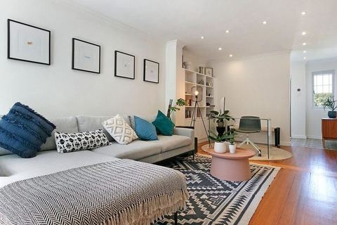 Cheerful, modern family home in the leafy suburbs